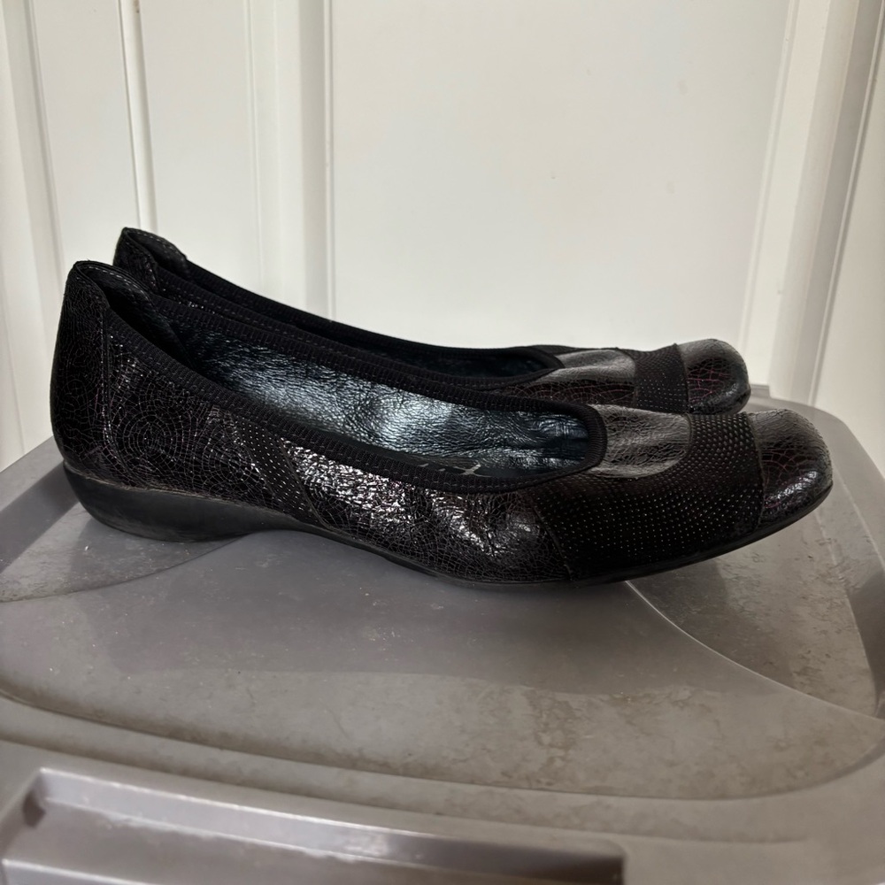 Black Women's Flats